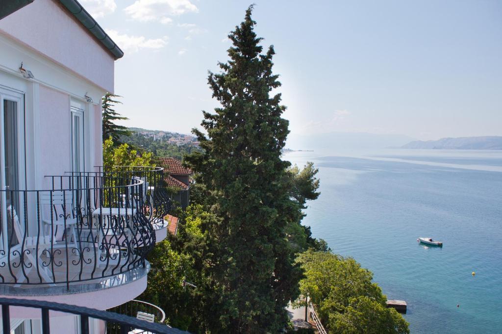 Hotel Vali Dramalj Crikvenica Esterno foto